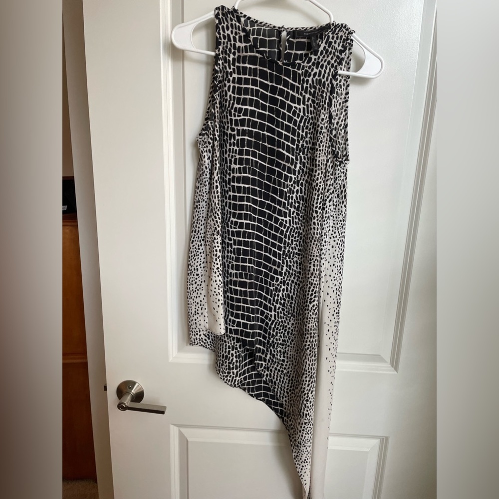 BCBGMAXAZRIA Black and White Animal Printed Sleeveless Blouse